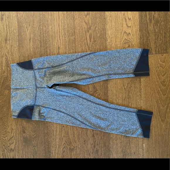 Lululemon Devi Yoga Crop heathered speckled black with mesh leggings - Picture 4 of 6